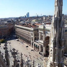 Load image into Gallery viewer, Sul tetto del Duomo, tra le guglie e il cielo | miguidi