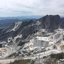 Load image into Gallery viewer, Ai confini della realt&agrave;: le cave di marmo di Carrara | miguidi