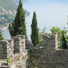 Load image into Gallery viewer, I gioielli del lago di Como: villa Carlotta e il castello di Vezio - miguidi