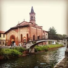 Load image into Gallery viewer, Atmosfere autunnali in barca sul naviglio | miguidi