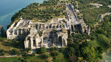 Load image into Gallery viewer, Le Grotte di Catullo: il fascino dell'antica Roma sul Lago di Garda! | miguidi