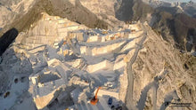 Load image into Gallery viewer, Ai confini della realt&agrave;: le cave di marmo di Carrara | miguidi
