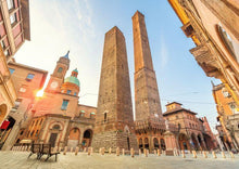 Load image into Gallery viewer, Bologna, tra goliardia e arte d'eccellenza, e il castello delle meraviglie! | miguidi
