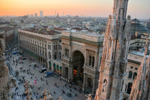 Load image into Gallery viewer, Sul tetto del Duomo, tra le guglie e il cielo | miguidi