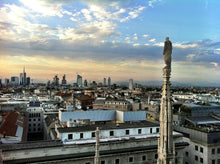 Load image into Gallery viewer, Sul tetto del Duomo, tra le guglie e il cielo | miguidi