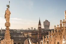 Load image into Gallery viewer, Sul tetto del Duomo, tra le guglie e il cielo | miguidi