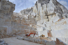 Load image into Gallery viewer, Ai confini della realt&agrave;: le cave di marmo di Carrara | miguidi