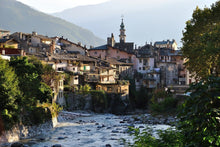 Load image into Gallery viewer, Tra le vette e l'infinito: il Bernina Express | miguidi