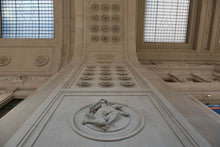 Load image into Gallery viewer, La stazione centrale: un mondo di aquile e leoni, dei e imperatori - miguidi