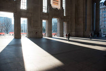 Load image into Gallery viewer, La stazione centrale: un mondo di aquile e leoni, dei e imperatori - miguidi