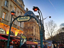 Load image into Gallery viewer, Mi Guidi all'ombra della Tour Eiffel - miguidi