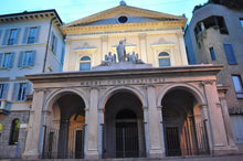 Load image into Gallery viewer, Milano nascosta: chiostri, cortili e chiese sconosciute del centro cittadino | miguidi